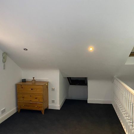 Studio Flat Hatch End Exterior foto